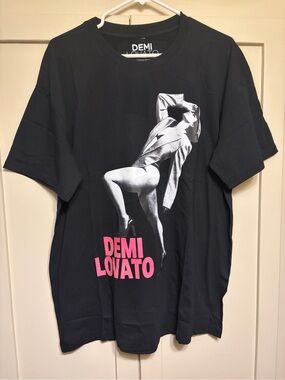 Demi Lovato tour tee